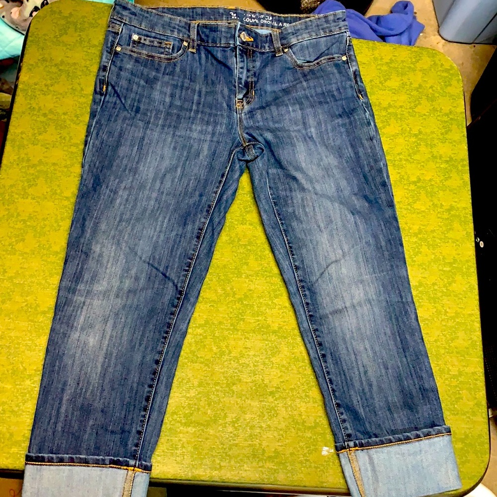 Women’s Gap size 29 straight leg jean capris. Great condition.